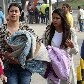 Adolescentes e mães dormem em filmas para conseguir a entrada para o show do ídolo teen Adolescentes e mães dormem em filmas para conseguir a entrada para o show do ídolo teen
