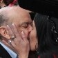 José Serra ganha dois beijos na boca de vendedora José Serra ganha dois beijos na boca de vendedora