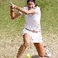 Dinara Safina se ajoelha para tentar rebater bola em derrota em Wimbledon Dinara Safina se ajoelha para tentar rebater bola em derrota em Wimbledon