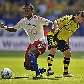 Zé Roberto, do Hamburgo, disputa bola com Hajnal, do Borussia Dortmund