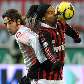 Ronaldinho Gáucho disputa a bola durante derrota do Milan no Campeonato Italiano Ronaldinho Gáucho disputa a bola durante derrota do Milan no Campeonato Italiano