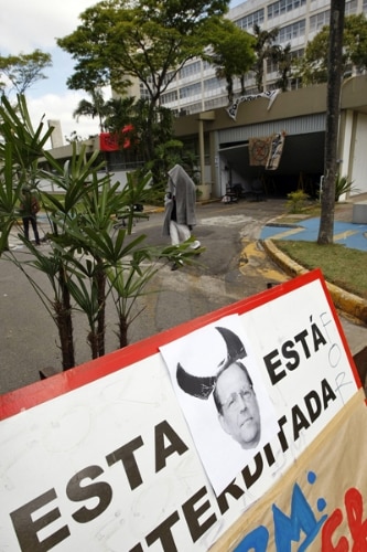 Reitoria da USP pede reintegração de posse de prédio ocupado