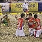 Os jogadores do Paraguai comemoram a conquista do Mundial de futevôlei após vencer o Brasil por 2x0 