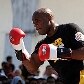 Sob o forte calor carioca, lutadores de MMA fazem treino para o UFC 153