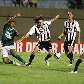Santista Germano disputa bola com Léo Lima na partida no Serra Dourada Santista Germano disputa bola com Léo Lima na partida no Serra Dourada