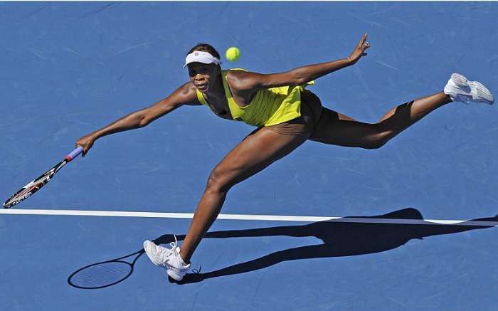 Venus Williams durante vitória sobre a italiana Schiavone por 2 sets a 1 no Aberto da Austrália