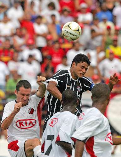 William, do Corinthians, em disputa contra o Ituano