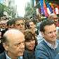 Governador José Serra e prefeito Gilberto Kassab andam no meio da multidão durante a Parada Gay