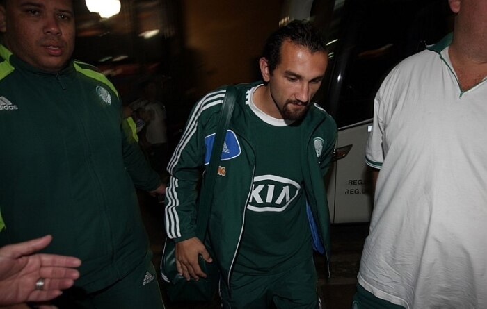 Enquanto o Palmeiras desembarca em Curitiba, estádio recebe os últimos preparativos para a decisão