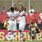 Fernandinho e Cléber Santana se cumprimentam na comemoração de gol para o São Paulo sobre o Mogi Fernandinho e Cléber Santana se cumprimentam na comemoração de gol para o São Paulo sobre o Mogi