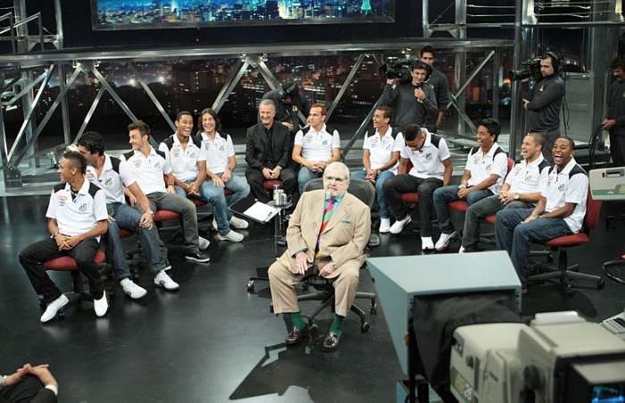 De olho na última rodada do Paulistão, jogadores do Santos participam da gravação do Programa do Jô
