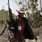 Rebeldes cruzam a fronteira das forças de Kadafi, em Misratah na Líbia