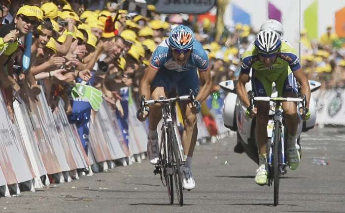 Pierrick Fedrigo faz o último esforço para ganhar etapa da Volta da França