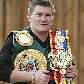 Rick Hatton exibe cinturões dos meio-médio ligeiros