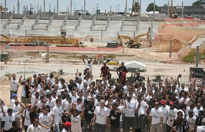Futuro estádio do Corinthians já foi palco de jogos, churrasco e até casamento