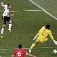 O alemão Lukas Podolski faz o segundo gol da Alemanha no estádio Free State