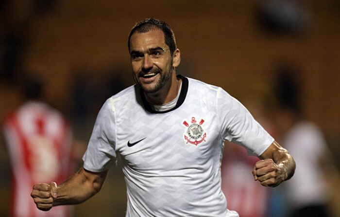Corinthians vira sobre o Náutico no Pacaembu e reage no Brasileiro
