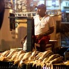 Conheça como funciona o imenso mercado a céu aberto de Belém Arte & Lazer - Antes do dia amanhecer, já está tudo arrumado para a abertura do mercado e a chegada dos primeiros fregueses - Foto: Julia Rettmann/AE