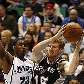 Wesley Matthews, do Utah Jazz, tenta evitar passe de Matt Bonner, do San Antonio Spurs Wesley Matthews, do Utah Jazz, tenta evitar passe de Matt Bonner, do San Antonio Spurs