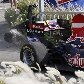 Sebastien Buemi atropela fiscal durante exibição da Red Bull no Japão Sebastien Buemi atropela fiscal durante exibição da Red Bull no Japão