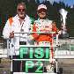 Vijay Mallya posa com Giancarlo Fisichella e o troféu do GP da Bélgica de F-1
