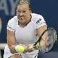 Kaia Kanepi rebate bola em jogo do Torneio de Dubai