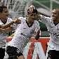 Dentinho, Douglas e Alessandro comemoram gol
