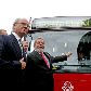 Lula e o rei sueco observam ônibus movido a etanol Lula e o rei sueco observam ônibus movido a etanol