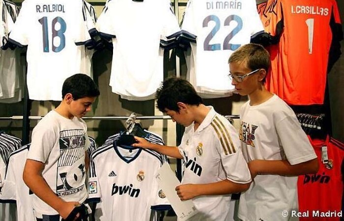 O Real Madrid já tem novo uniforme para a temporada 2012/2013