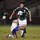 Diego Souza, do Palmeiras, passa por Dionísio, do Santo André Diego Souza, do Palmeiras, passa por Dionísio, do Santo André