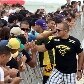 Lutadores fazem demonstração do UFC na praia da Barra da Tijuca