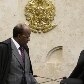 Joaquim Barbosa assume a presidência do STF