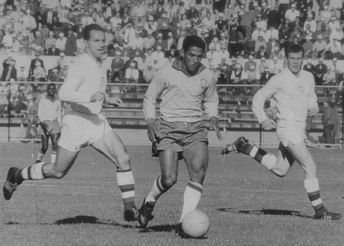Em 62 a seleção conquistava novamente o mundo, conduzida por Garrincha