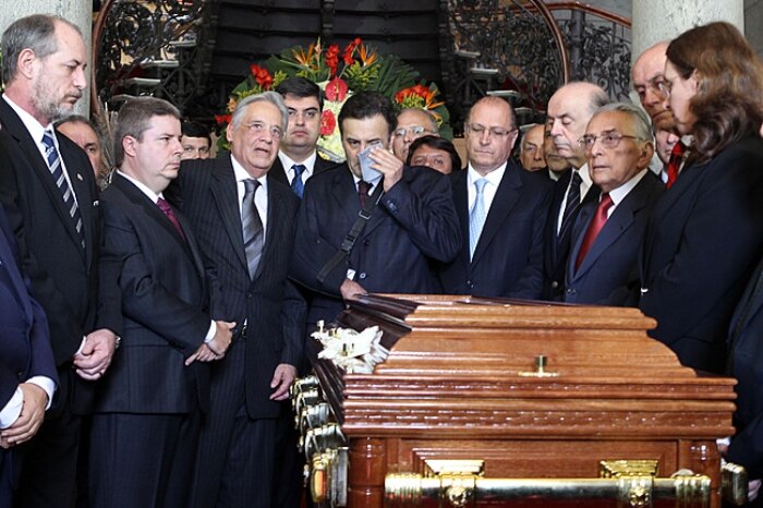 Fernando Henrique Cardoso, Aécio Neves, Ciro Gomes e José Serra no velório de Itamar Franco