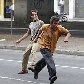 Fotógrafo flagra cenas de pancadaria em SP Fotógrafo flagra cenas de pancadaria em SP