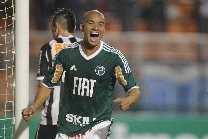 Marício Ramos comemora o segundo gol do Palmeiras no clássico contra o Santos