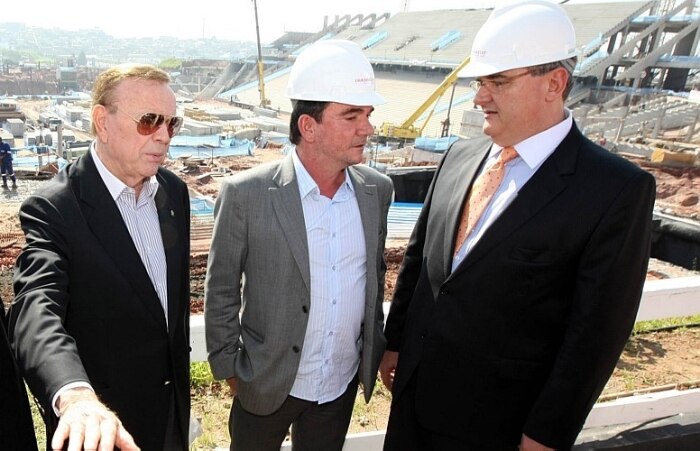O presidente e o diretor de seleções da CBF visitaram as obras no Itaquerão nesta sexta-feira, junto
