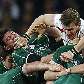 Denis Leamy, da Irlanda, é empurrado pelo inglês Tom Croft 