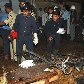 Uma das explosões atingiu uma parada de ônibus no famoso mercado de joias Bazar Jhaveri Uma das explosões atingiu uma parada de ônibus no famoso mercado de joias Bazar Jhaveri