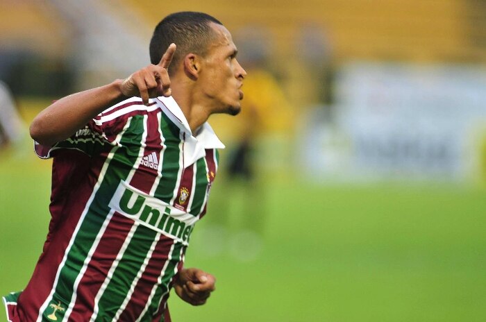 Souza comemora gol que deu a vitória ao Flu diante do Volta Redonda