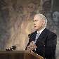 Premiê israelense Benjamin Netanyahu discursa no campo de concentração de Auschwitz-Birkenau