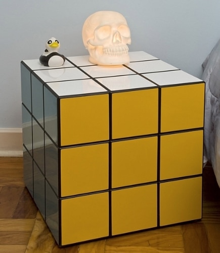Imensa coleção de brinquedos vira decoração em apartamento