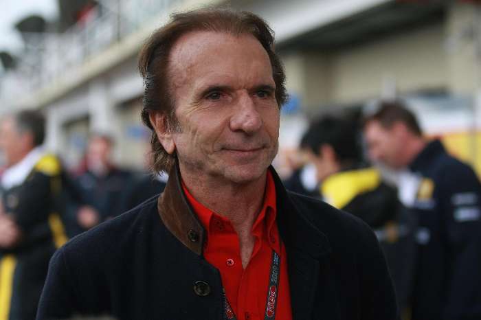 Emerson Fittipaldi visita os boxes antes do treino para o GP do Brasil