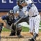 Derek Jeter, do New York Yankees, atinge a bola e a marca de 3 mil rebatidas no beisebol americano