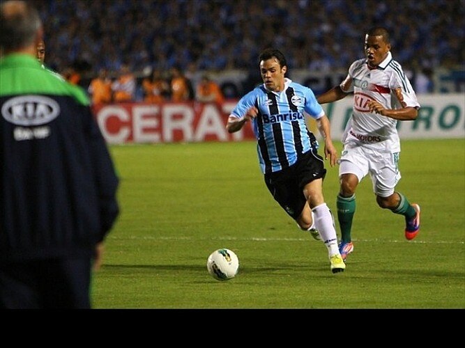 Palmeiras bate Grêmio no Olímpico e está perto da final