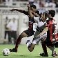 Lucas (no centro) marcou o terceiro gol do São Paulo