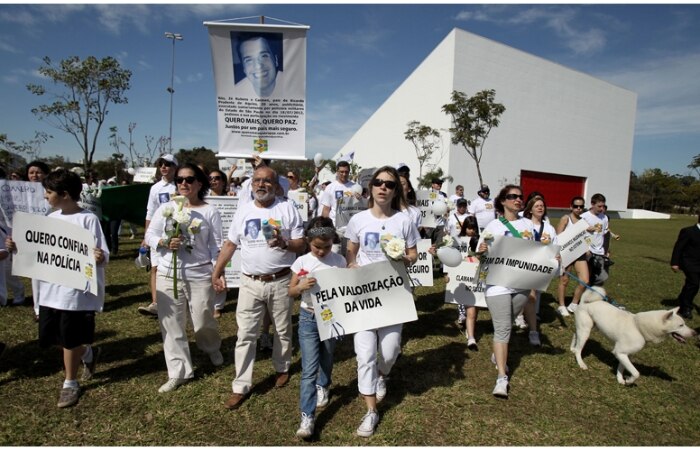 Parentes de vítimas de ação da polícia protestam em SP