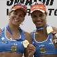 Juliana e Larissa exibem a medalha de ouro após conquista em Brasília