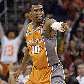 Leandrinho gesticula em dia de cestinha (22 pontos) pelos Suns Leandrinho gesticula em dia de cestinha (22 pontos) pelos Suns
