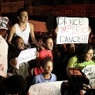 Cidades - Manifestantes realizaram um novo protesto contra o aumento das passagens de ônibus na Praça Zé Garto,em São Gonçalo, na Região Metropolitana do Rio de Janeiro - Foto: Wilton Junior/AE